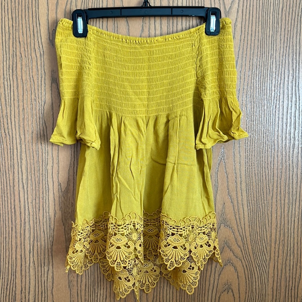 Rue21 medium over the shoulder yellow top